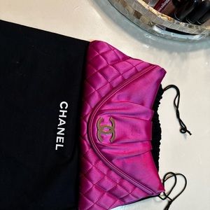 Hot pink satin Chanel clutch 💕💕💕